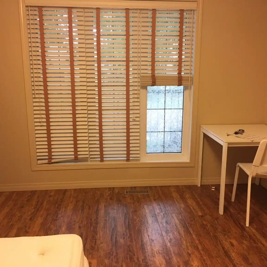 11438 76 Ave NW, Edmonton, AB — Room 4 - Photo 1