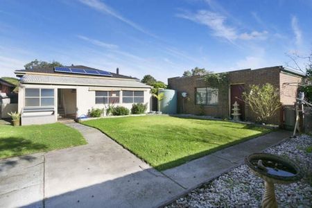 75 Maple Street Seaford VIC - Photo 2