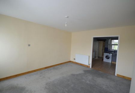 2 bedroom end of terrace house to rent - Photo 2