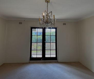 Massive Four Bedroom Home in the Heart of Maroubra - Photo 2