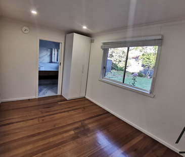 Spacious & Charming Family Home in the Heart of Altona - Photo 2