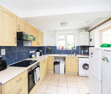 4 bedroom terraced house to rent - Photo 4