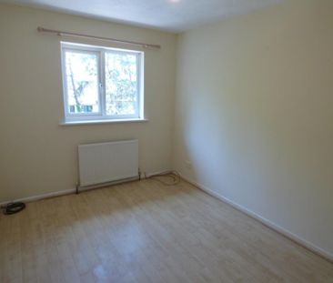 3 bedroom end of terrace house to rent - Photo 2
