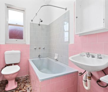 Beachfront Apartment in Prime Brighton-Le-Sands Location - Photo 5