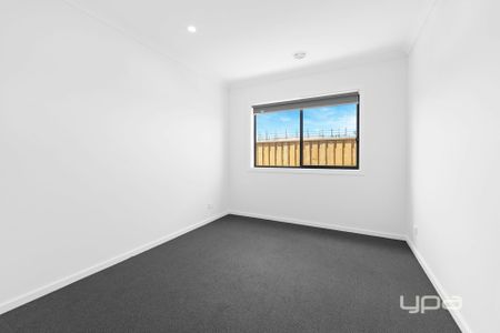 BRAND NEW FAMILY HOME! - Photo 4