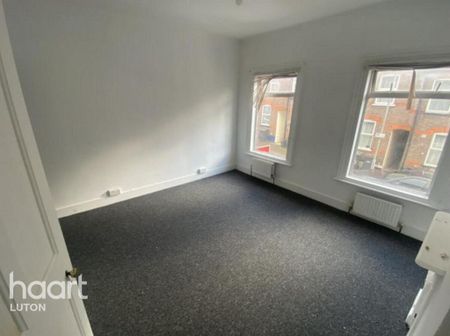 3 bedroom end of terrace house to rent - Photo 2