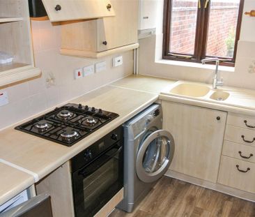 2 bedroom end of terrace house to rent - Photo 3