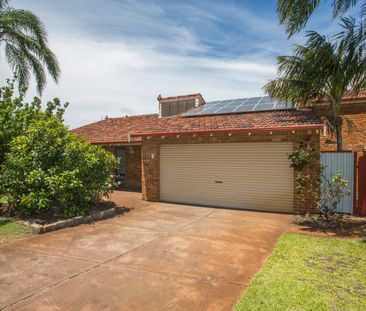 Family Home with a Pool - Move in Before Christmas! - Photo 4