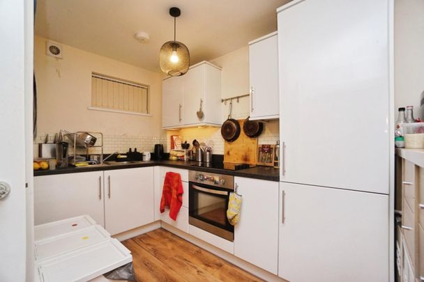 1 bedroom Flat To Let - Photo 1