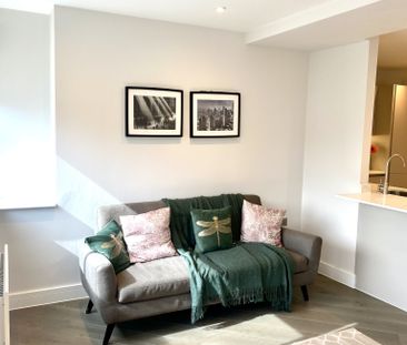 Two Double Bedroom Flat for Rent in Central Reigate - Photo 1