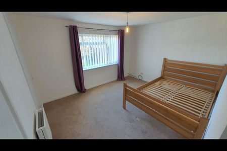 2 Bed Terraced House, Lapwing Gardens, BS16 - Photo 2
