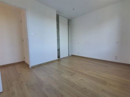 Location appartement 4 pièces - 76m² à Fougeres (35300) - Photo 4