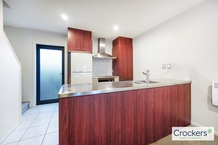 Two large bedroom townhouse style unit comes with two carparks - Photo 3