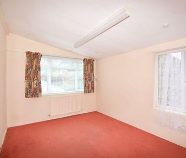 4 bedroom semi-detached house to rent - Photo 6