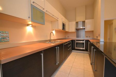 2 bedroom flat to rent - Photo 4
