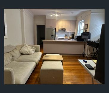 WOW FACTOR IN ALBERT PARK - POLISHED FLOORBOARDS, HEATING & COOLING... - Photo 2