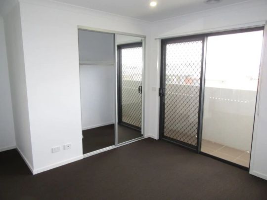 “As New Modern Townhouse” - Photo 1