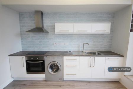2 bedroom flat to rent - Photo 4