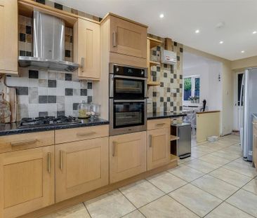4 bedroom semi-detached house to rent - Photo 5