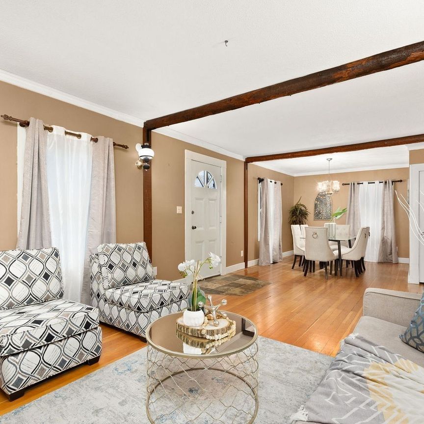 For Lease - 22 Parker Street, Belleville, Ontario - Photo 1