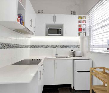 Fully furnished Art Deco Studio in Prime Location - Photo 6