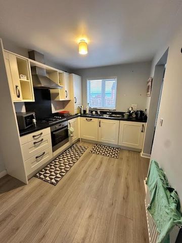 3 bedroom detached house to rent - Photo 3