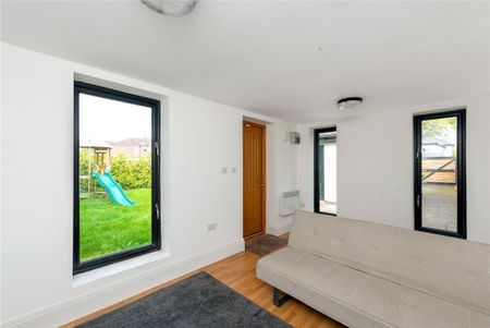 5 bedroom detached house to rent - Photo 4