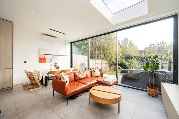 6 bedroom semi-detached house to rent - Photo 1