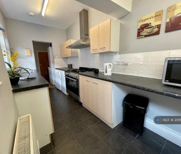 1 bedroom in a house share to rent - Photo 5