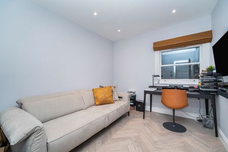 3 bedroom FlatApartment to rent in Hamilton Road - Photo 3