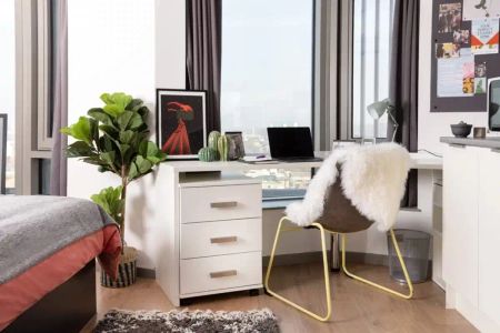 Extra Large High Double Ensuite - Photo 3