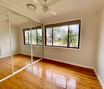 MULTI LIVING FAMILY HOME! - Photo 5