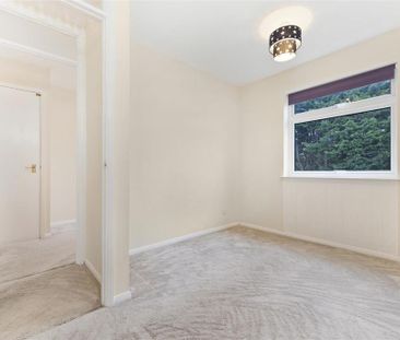 4 bedroom semi-detached house to rent - Photo 3