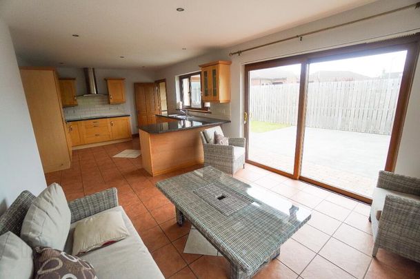 86a Larne Road, Carrickfergus, BT38 7NA - Photo 1