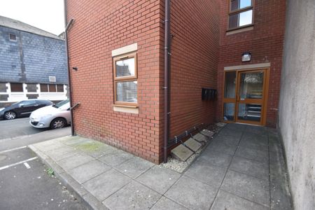 2 bed flat to rent in Cathays Terrace, Cathays, CF24 - Photo 4