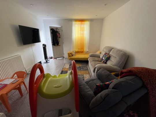 **NO DEPOSIT OPTION AVAILABLE** Lovely terrace property in central Great Yarmouth, more details to follow - Photo 1