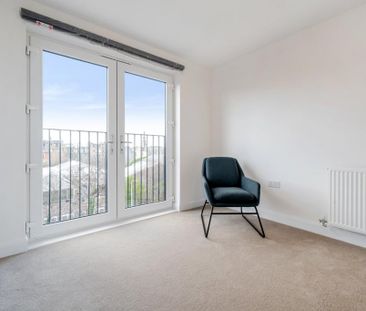 3 bedroom flat to rent - Photo 2