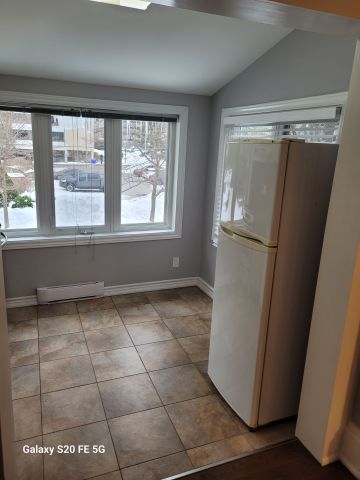 For Lease - 302 Glenlake Avenue Unit# 2nd Floor Front, Toronto, Ontario - Photo 2