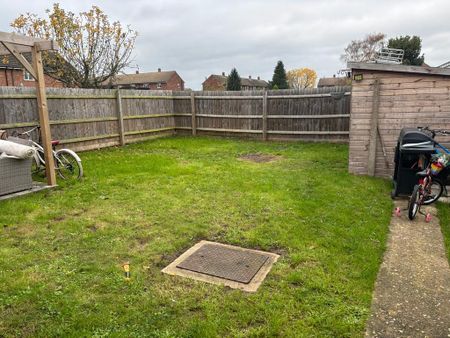 2 bedroom end of terrace house to rent - Photo 4