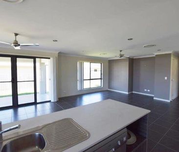 QUALITY FAMILY HOME SITUATED IN LOVELY ESTATE IN BUCASIA - Photo 2