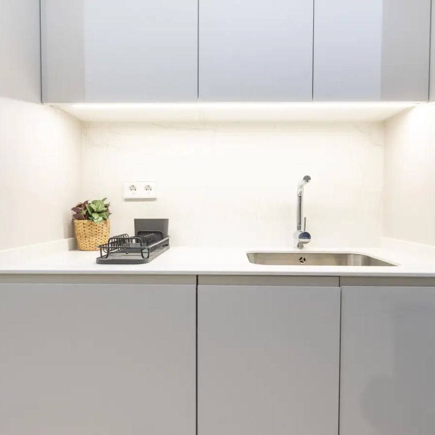 Room in a shared 6-bedroom apartment for rent in Goya, professionals and students only. - Photo 1