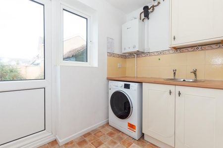 4 bedroom detached house to rent - Photo 3