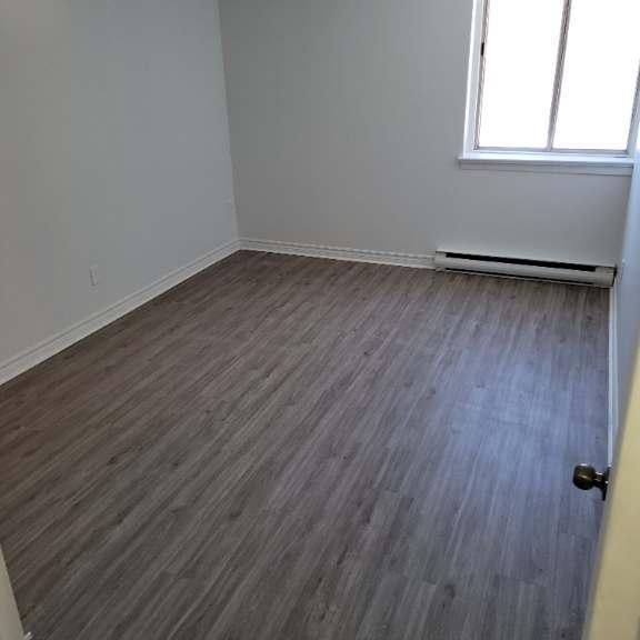 Très Bel Appartement 4 1/2 DDO à Louer - Boulevard des Sources - Photo 1