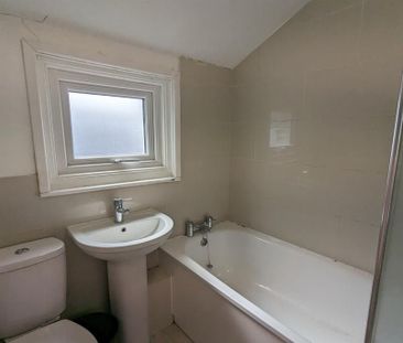 4 bedroom terraced house to rent - Photo 4