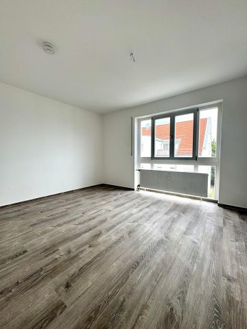 Moderne Traumwohnung mit EBK, Südbalkon und TG-Stellplatz! - Photo 2