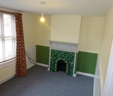 2 bedroom semi-detached house to rent - Photo 5