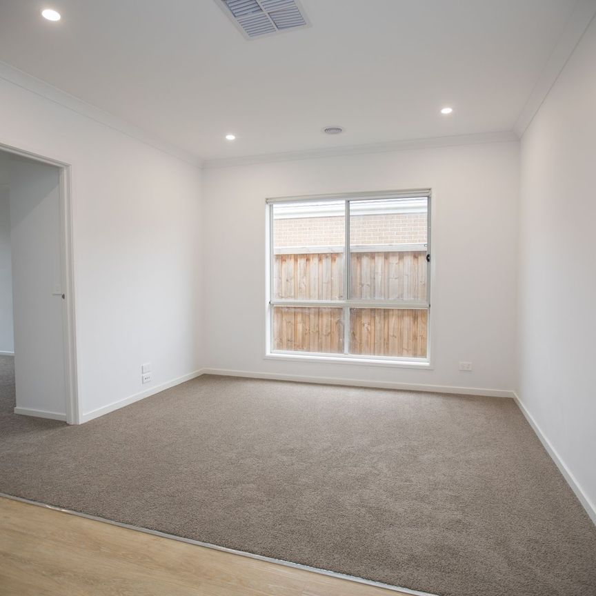 STUNNING STONEHILL - Photo 1