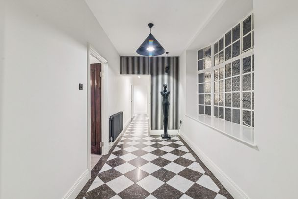 Warwick Gardens, W14 - Photo 1