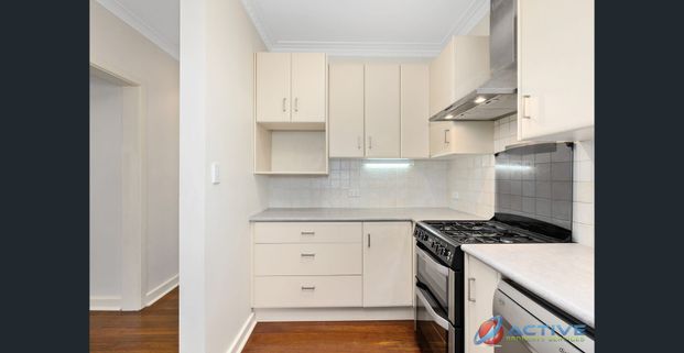 Charming home in great location - Photo 1