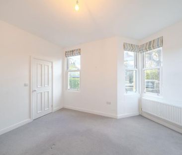 3 bedroom flat to rent - Photo 4